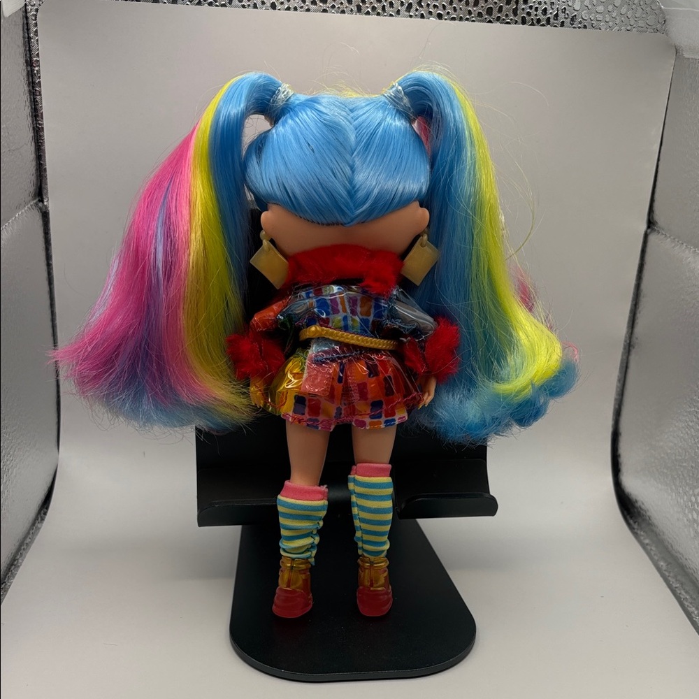 L.O.L. Surprise! Tween Rainbow Pop Doll with Pink, Blue & Yellow Hair - Picture 5 of 12